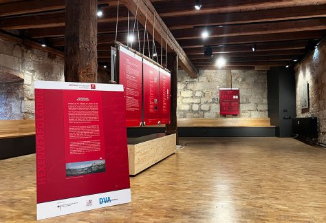 Eine neu gestaltete Ausstellung zeigt Fakten und Hintergründe zu den Hexenprozessen in Ellwangen.