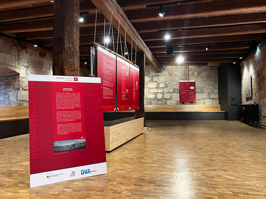 Eine neu gestaltete Ausstellung zeigt Fakten und Hintergründe zu den Hexenprozessen in Ellwangen.